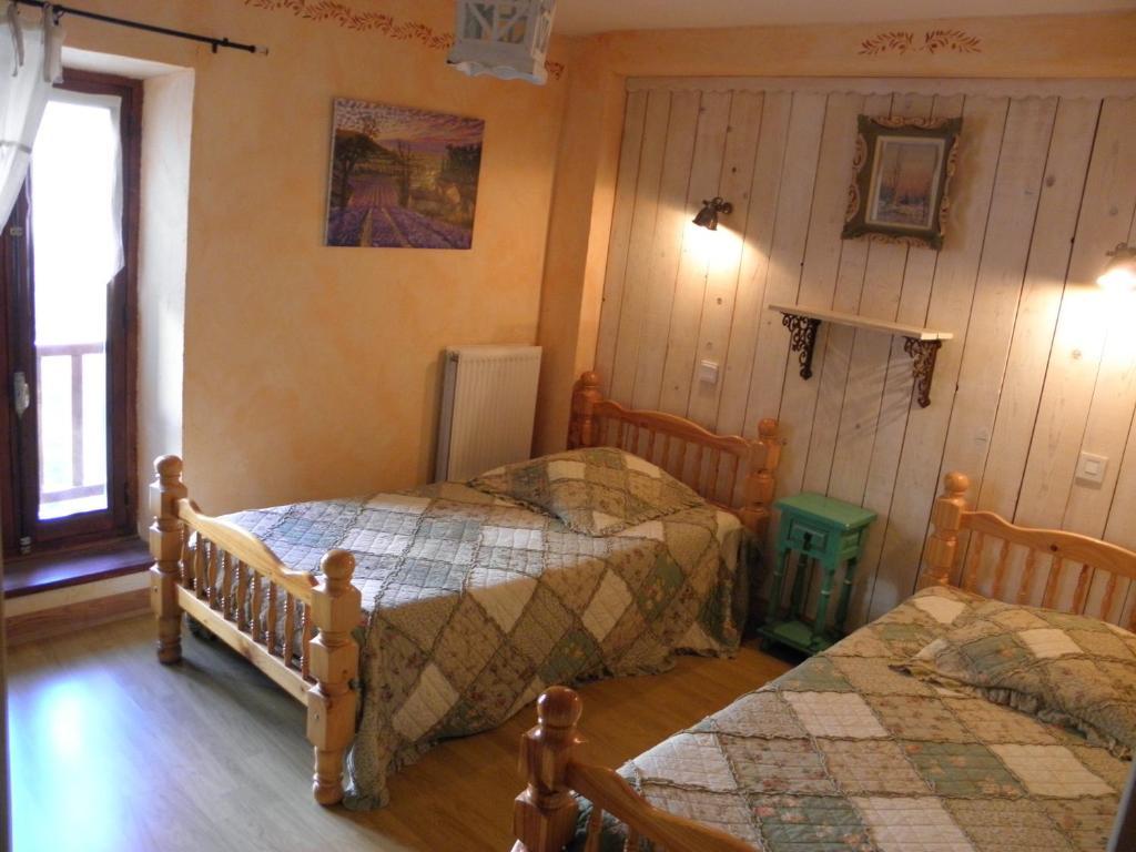 Gite Auberge Les Terres Blanches De Meolans 객실 사진