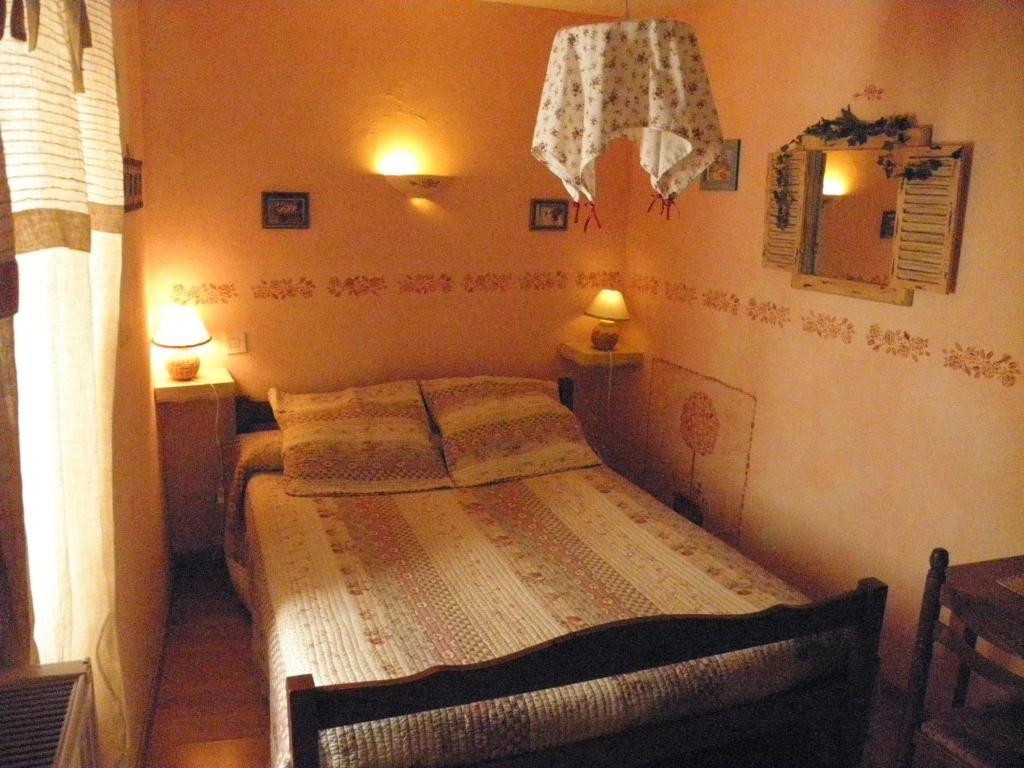 Gite Auberge Les Terres Blanches De Meolans 객실 사진