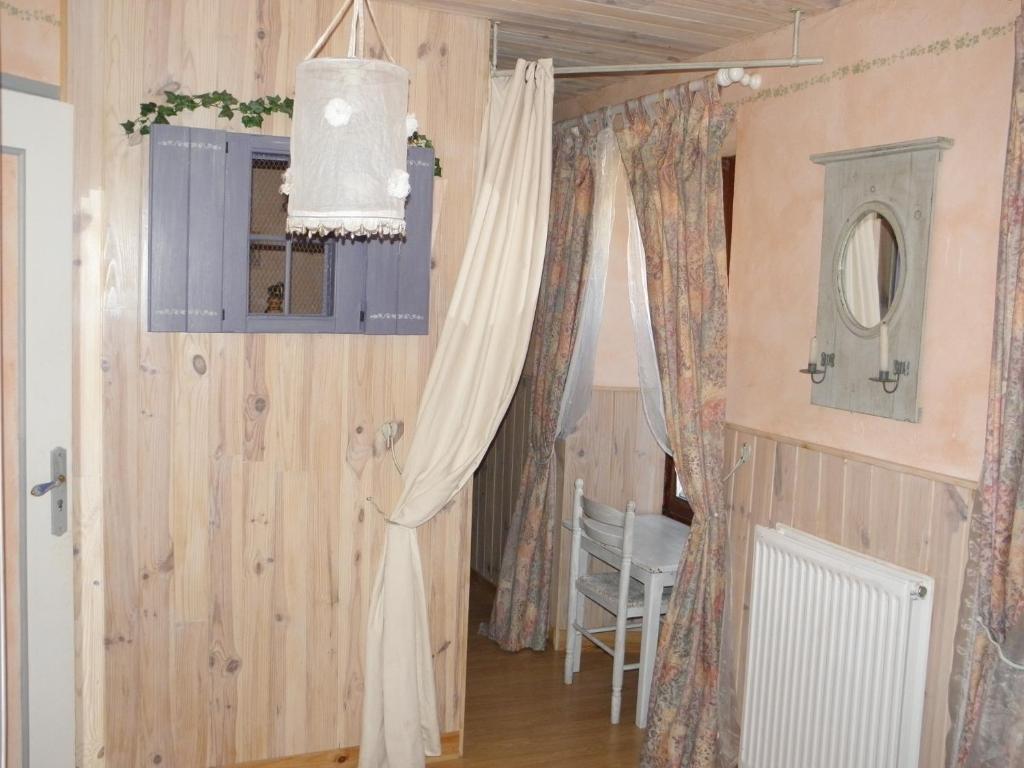 Gite Auberge Les Terres Blanches De Meolans 객실 사진